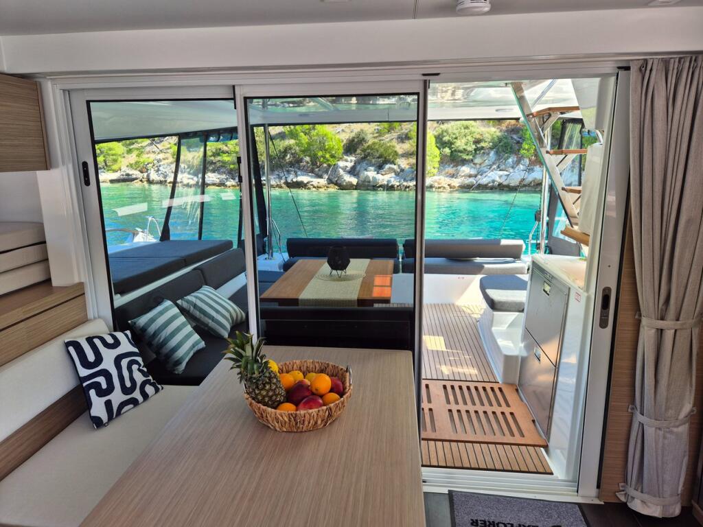 Lagoon 43 Stela