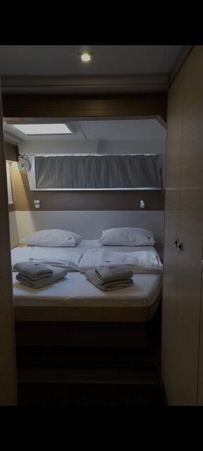 Lagoon 43 Stela