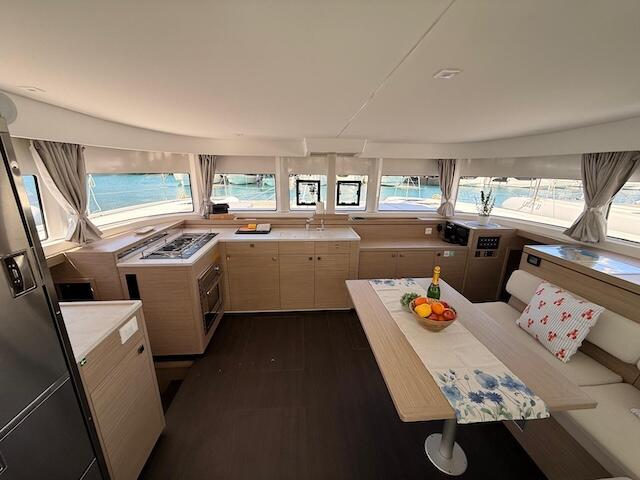Lagoon 43 Happiness