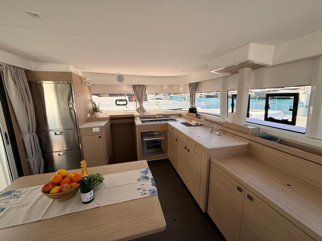 Lagoon 43 Happiness
