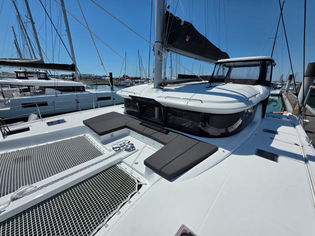 Lagoon 43 Too White