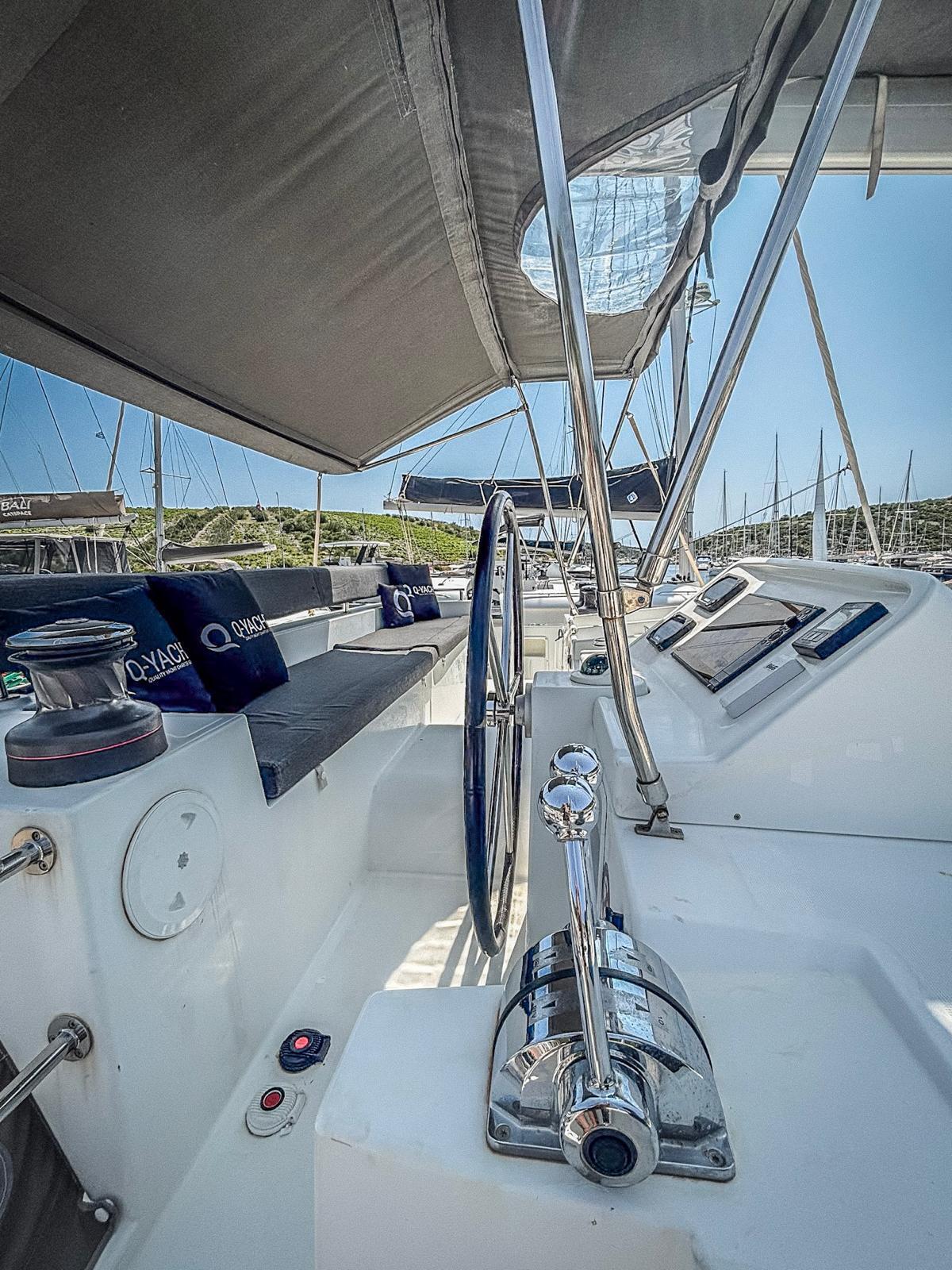 Lagoon 450 F Red Twin