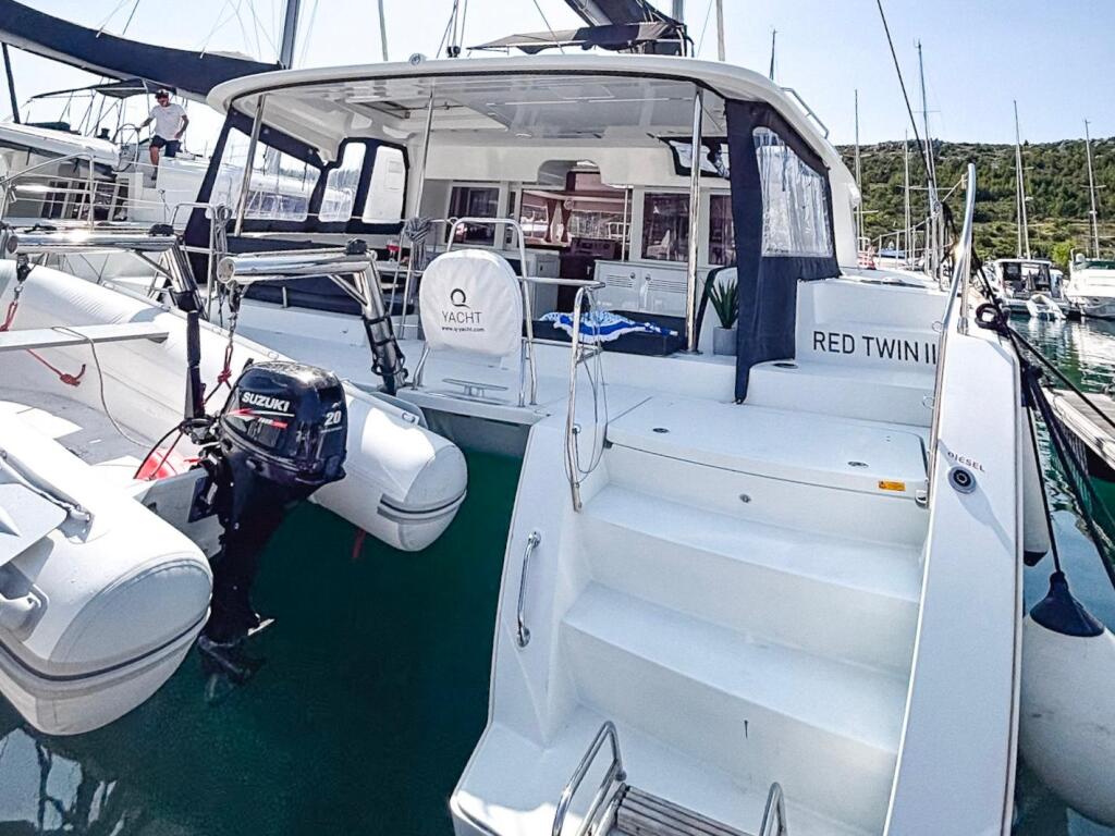 Lagoon 450 F Red Twin II