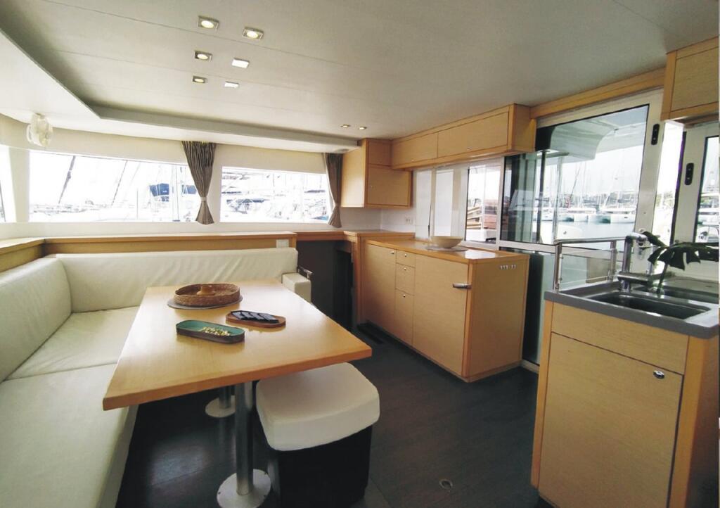Lagoon 450 F Azraq