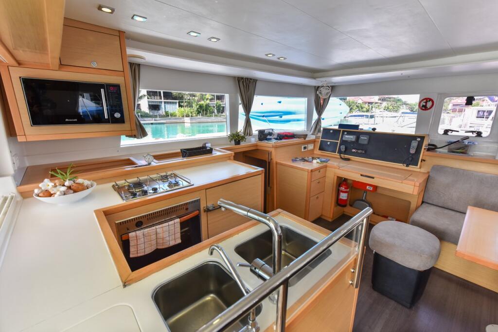 Lagoon 450 Muzikal