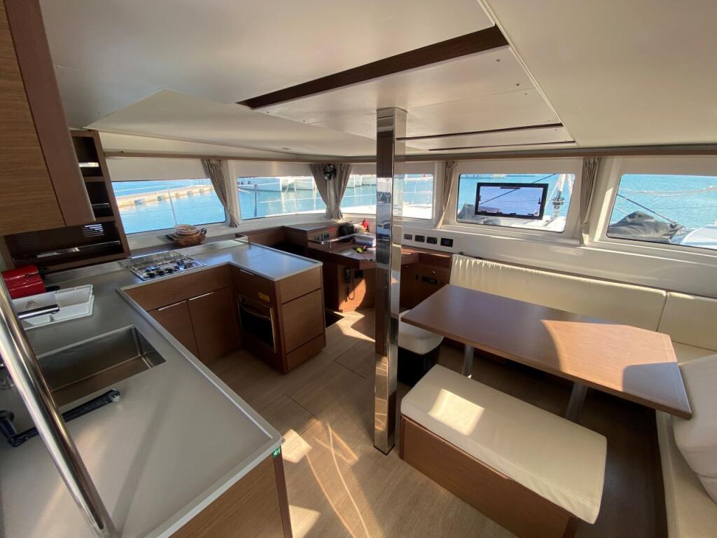 Lagoon 46 HELM