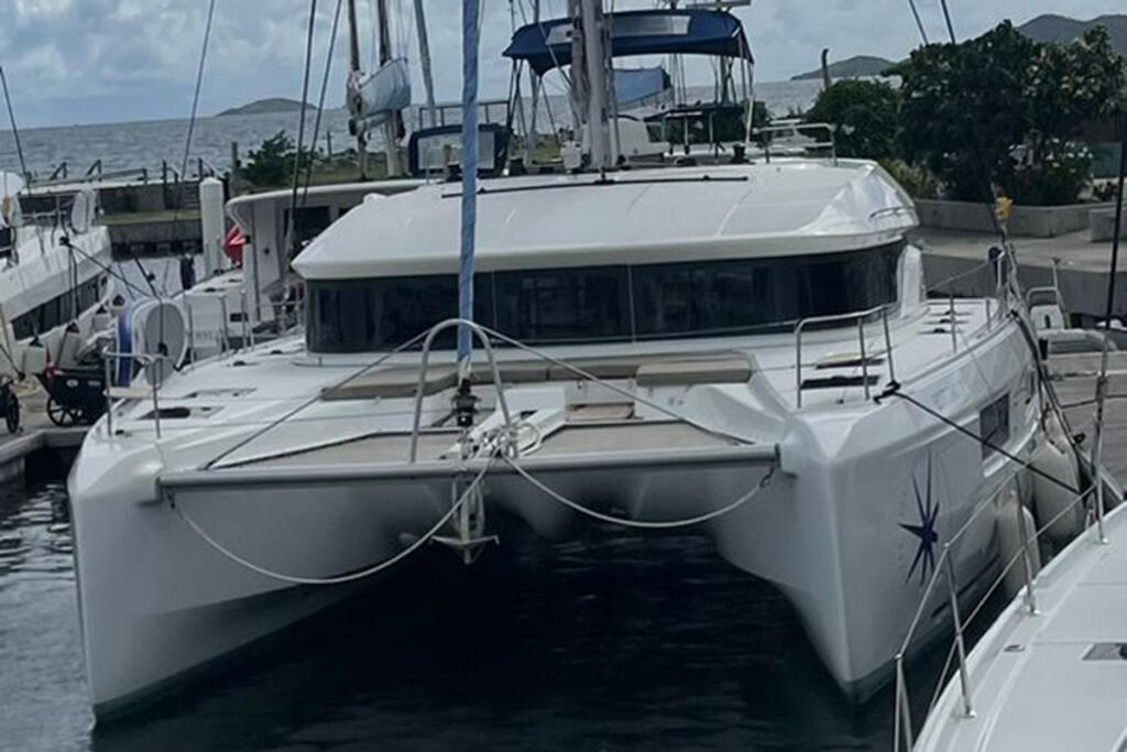 Lagoon 50 Bottoms up_X