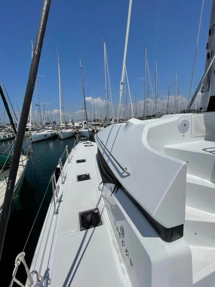 Lagoon 50 Silhouette