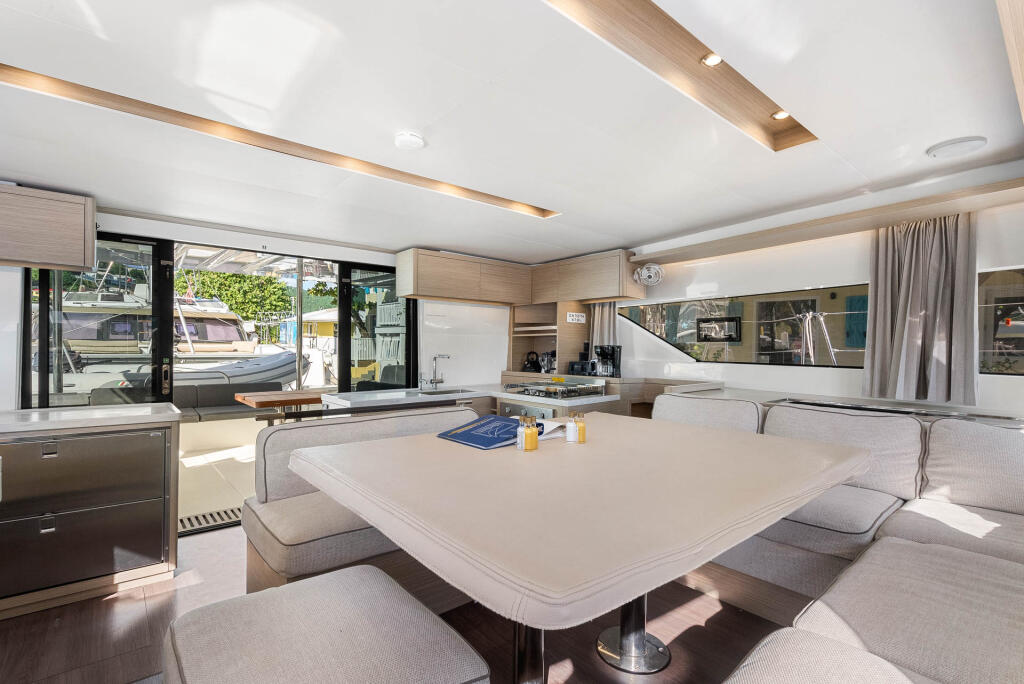 Lagoon 51 Slinky Malinki