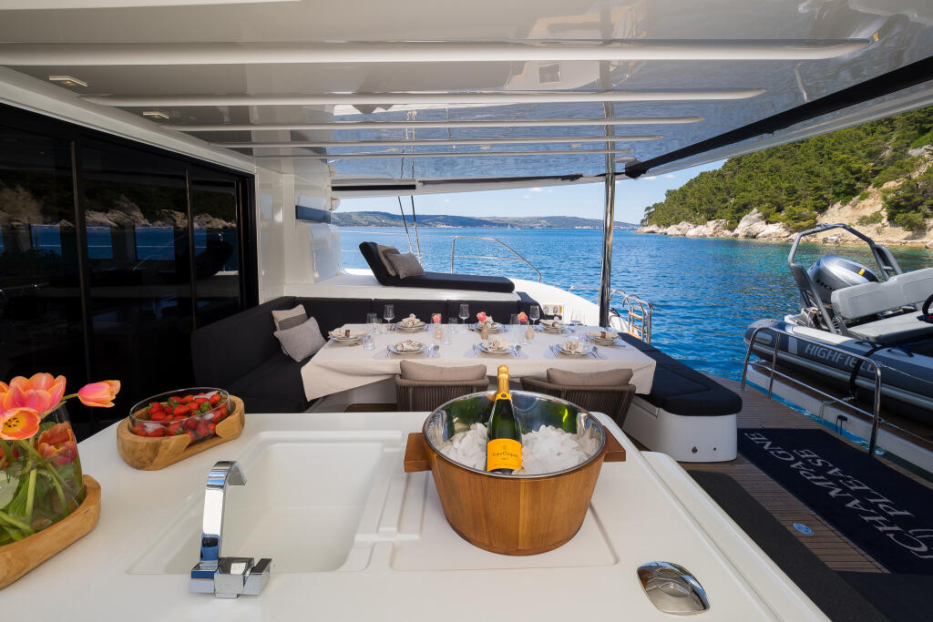 Lagoon 55 Champagne Please