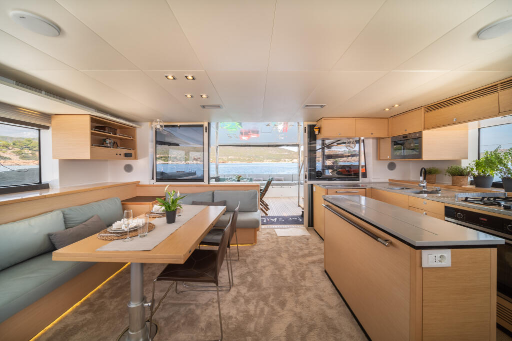 Lagoon 560 For Sail