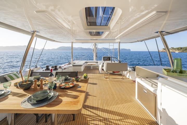Lagoon 60 Catwalk I