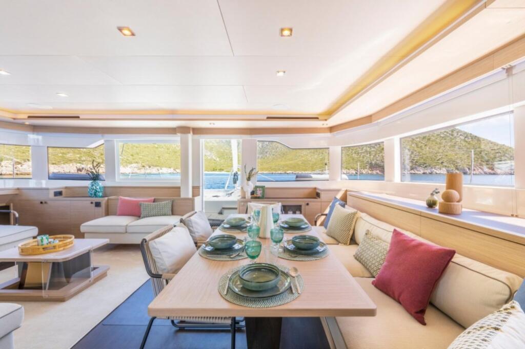 Lagoon 60 Catwalk I