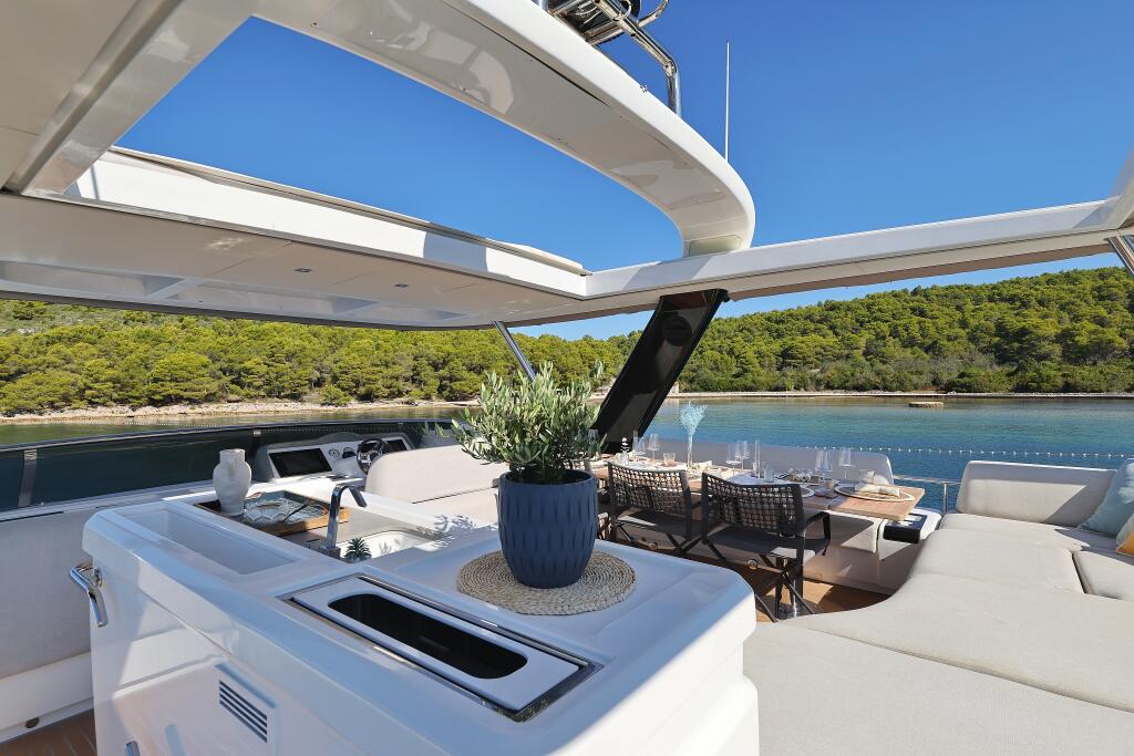 Lagoon Sixty 7 Mastermind