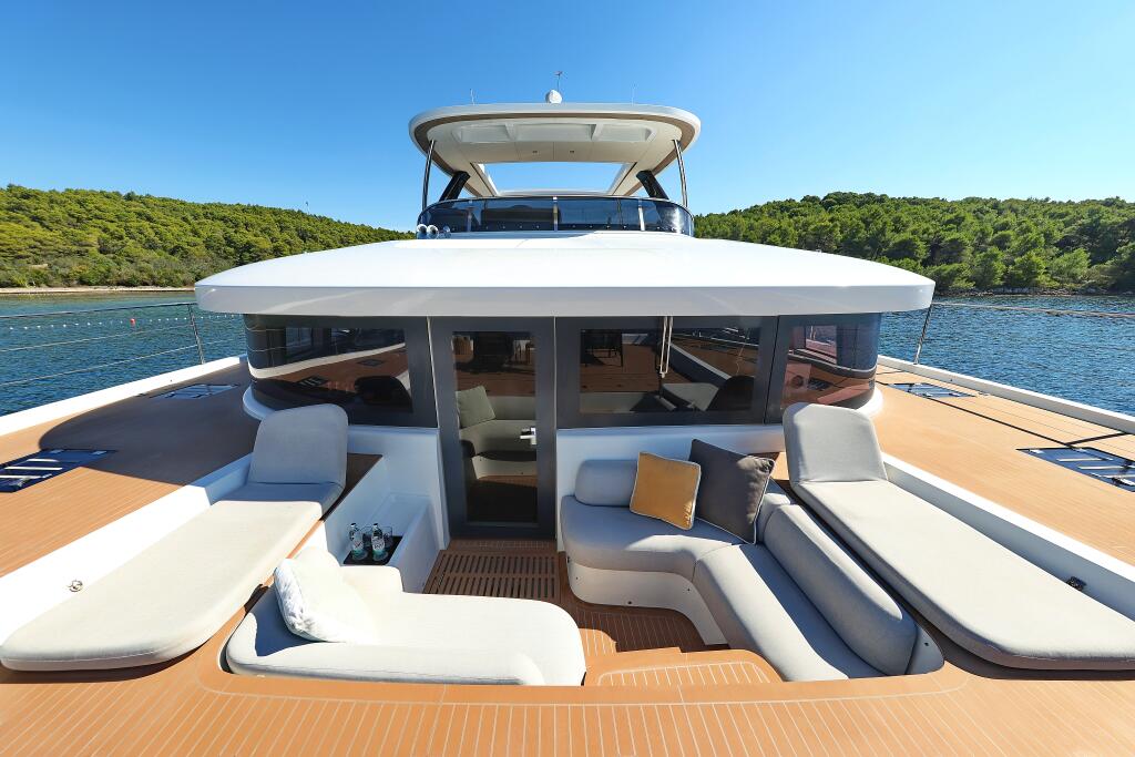 Lagoon Sixty 7 Mastermind