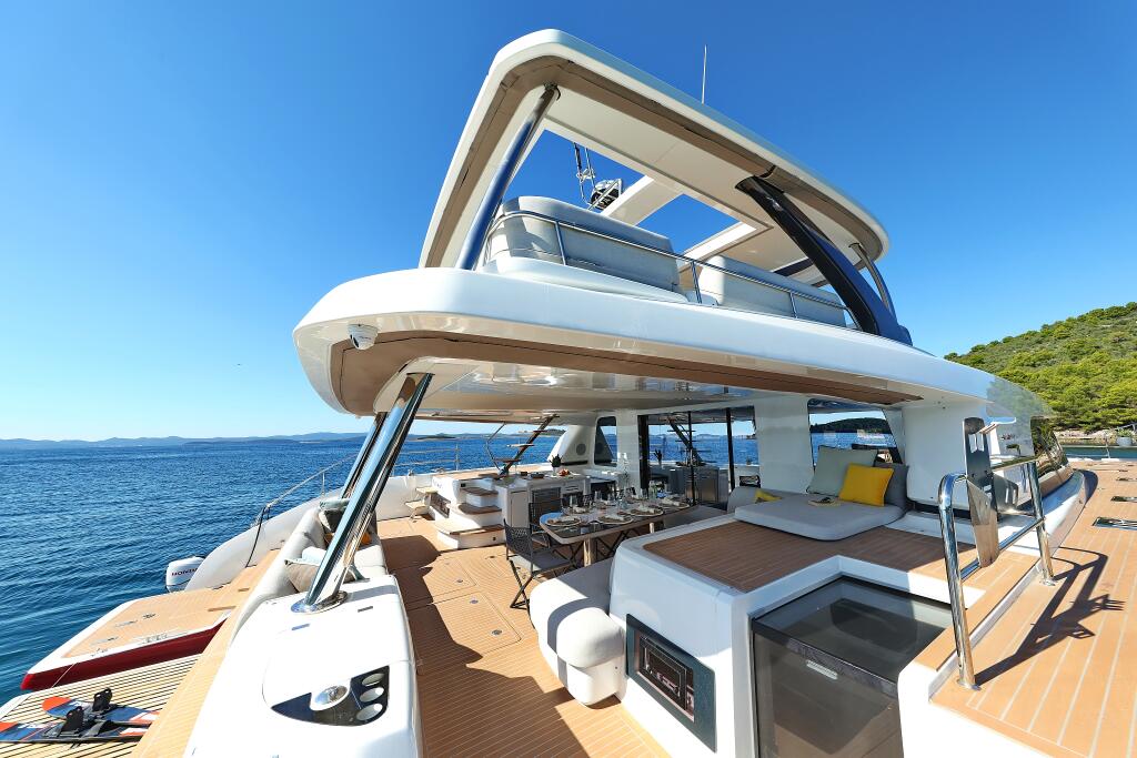 Lagoon Sixty 7 Mastermind