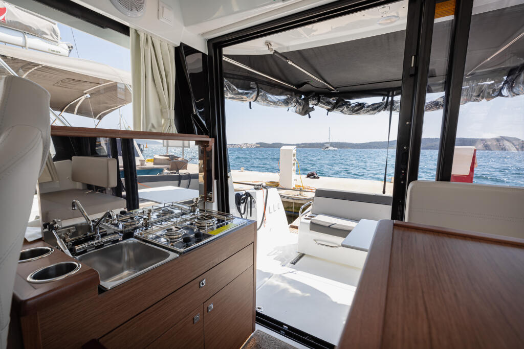 Merry Fisher 895 Offshore Shearwater