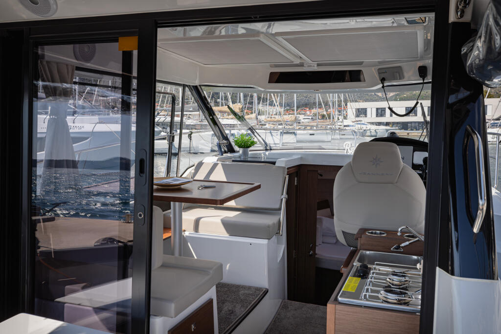 Merry Fisher 895 Offshore Shearwater