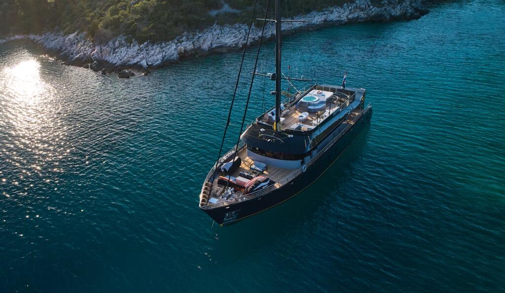 M/S Rara Avis Rara Avis