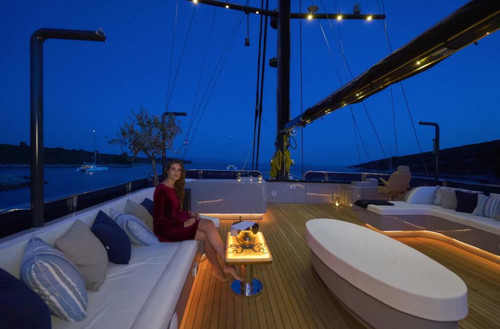 M/S Rara Avis Rara Avis