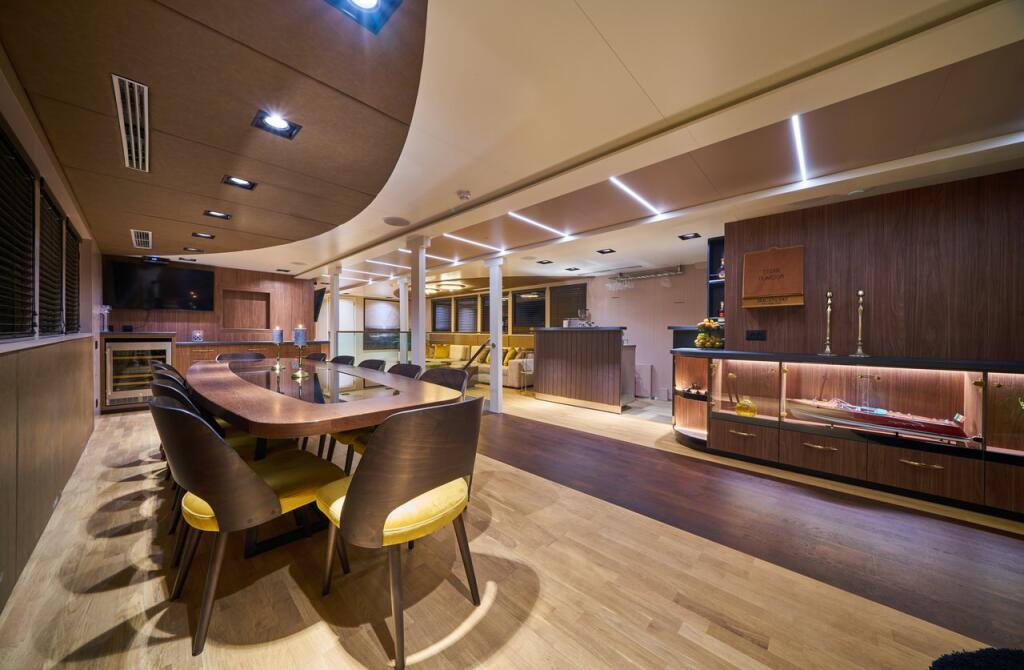 M/S Rara Avis Rara Avis