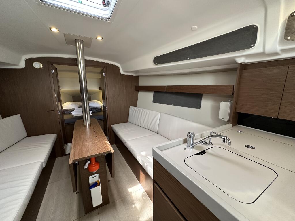 Oceanis 34.1 Aria