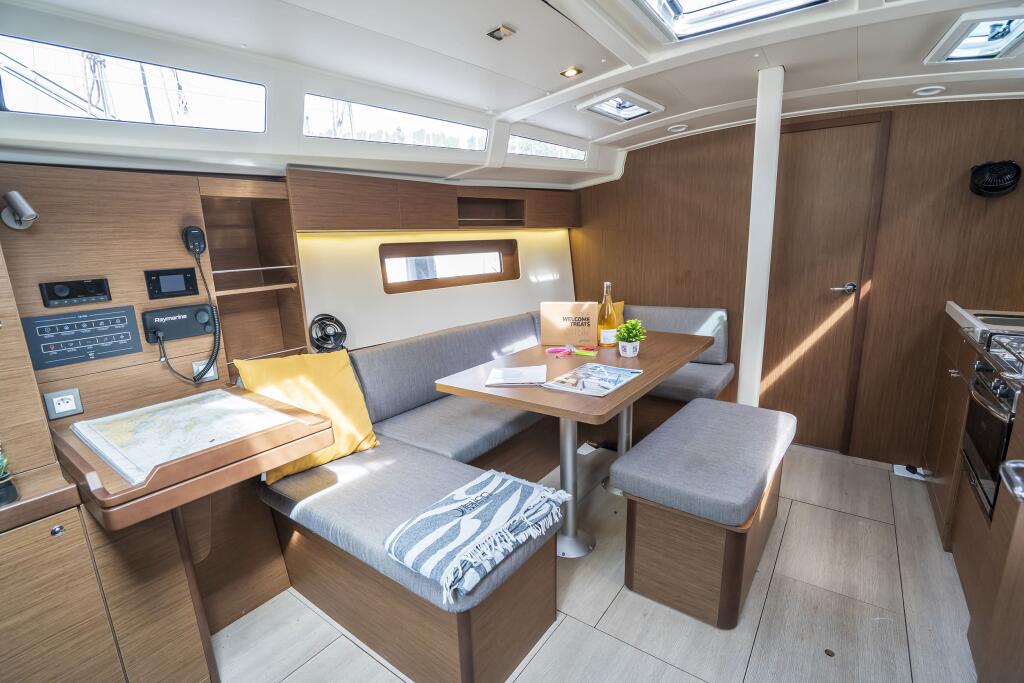 Oceanis 37.1 First Dream