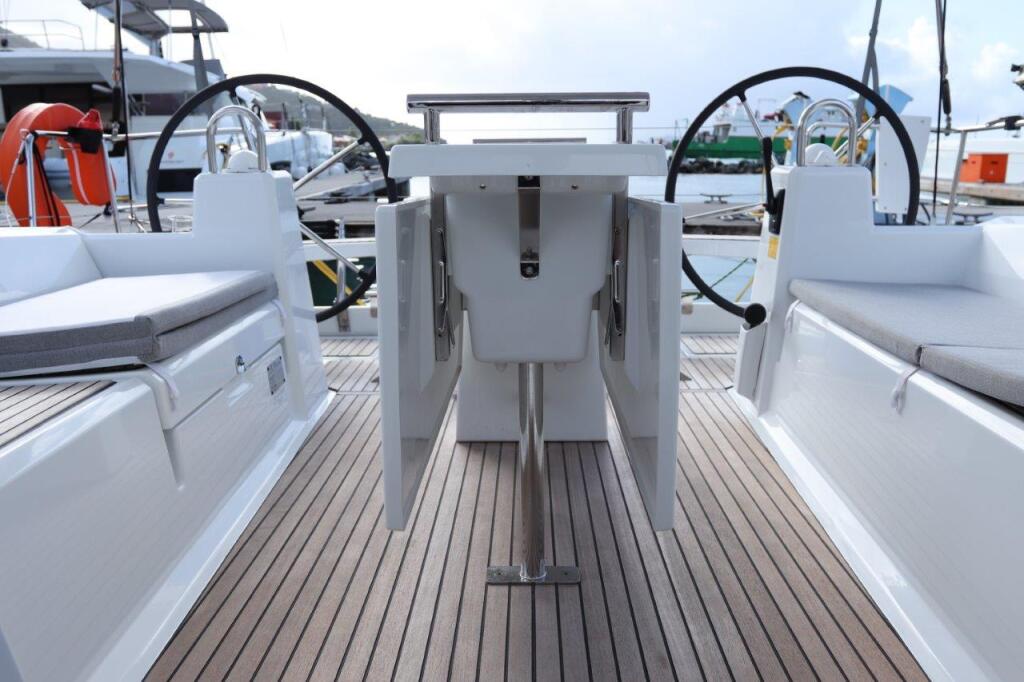 Oceanis 38.1 Arun
