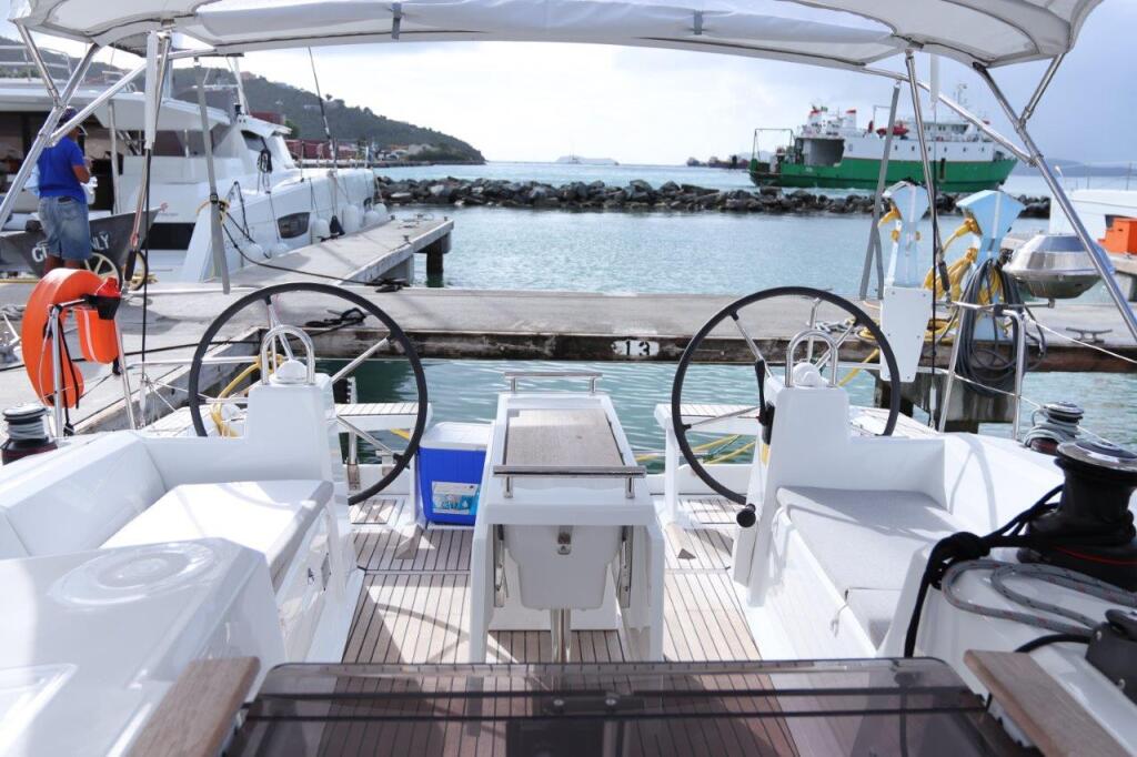 Oceanis 38.1 Arun
