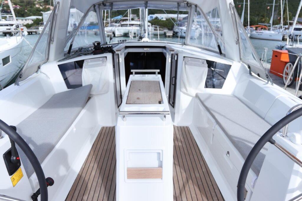 Oceanis 38.1 Arun