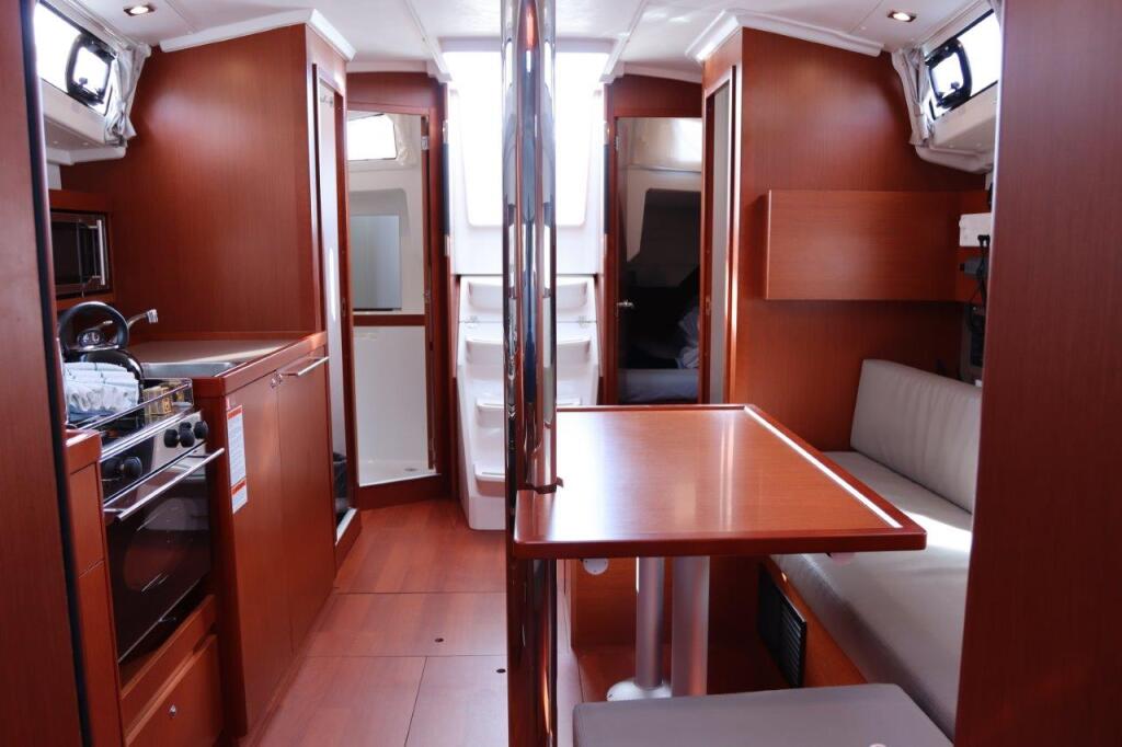 Oceanis 38.1 Arun