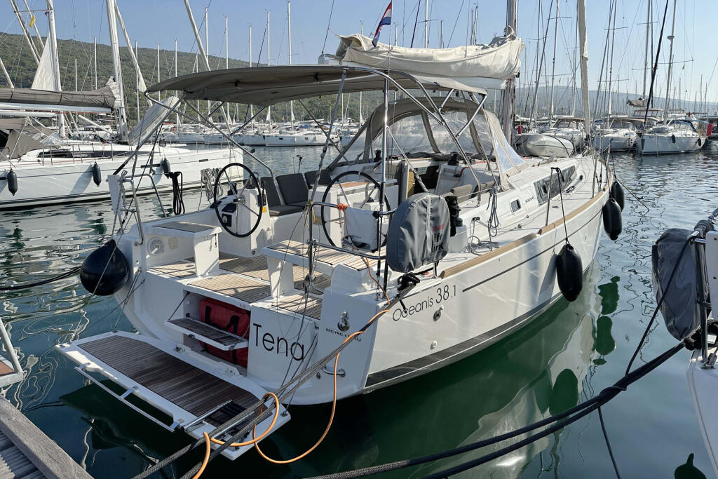 Oceanis 38.1 Tena