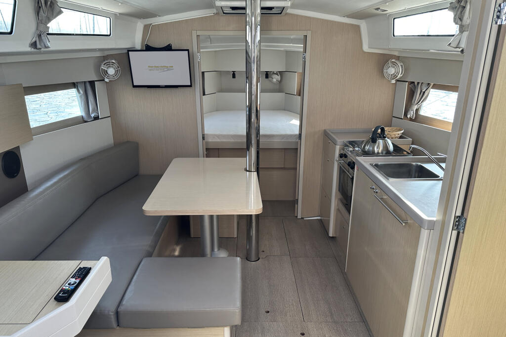 Oceanis 38.1 Tena