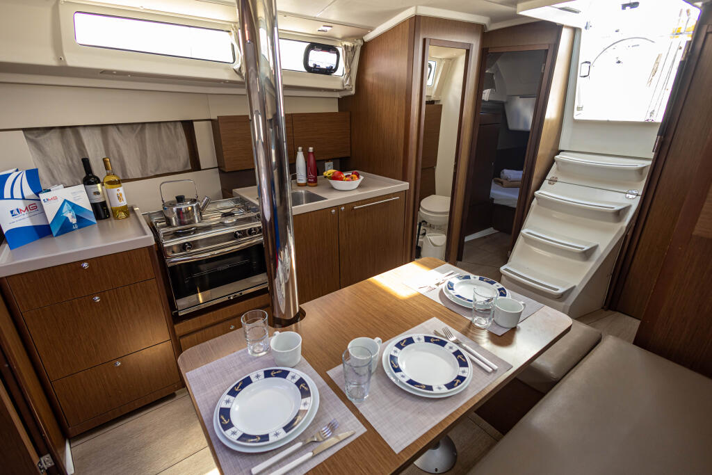 Oceanis 38.1 The Boss