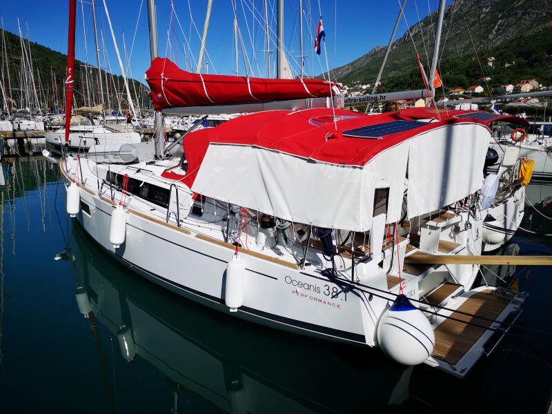 Oceanis 38.1 Teodora