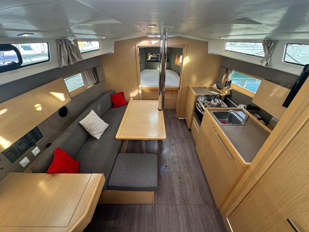 Oceanis 38.1 Delfino