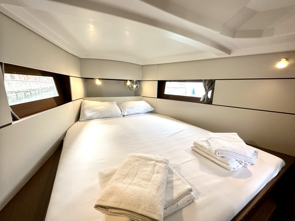Oceanis 38.1 Sail Pride