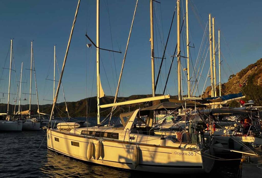 Oceanis 38.1 Ida