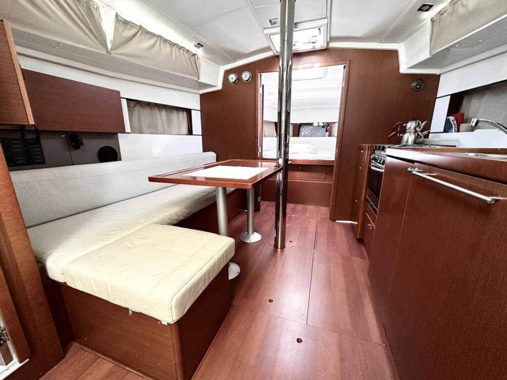 Oceanis 38.1 Ida