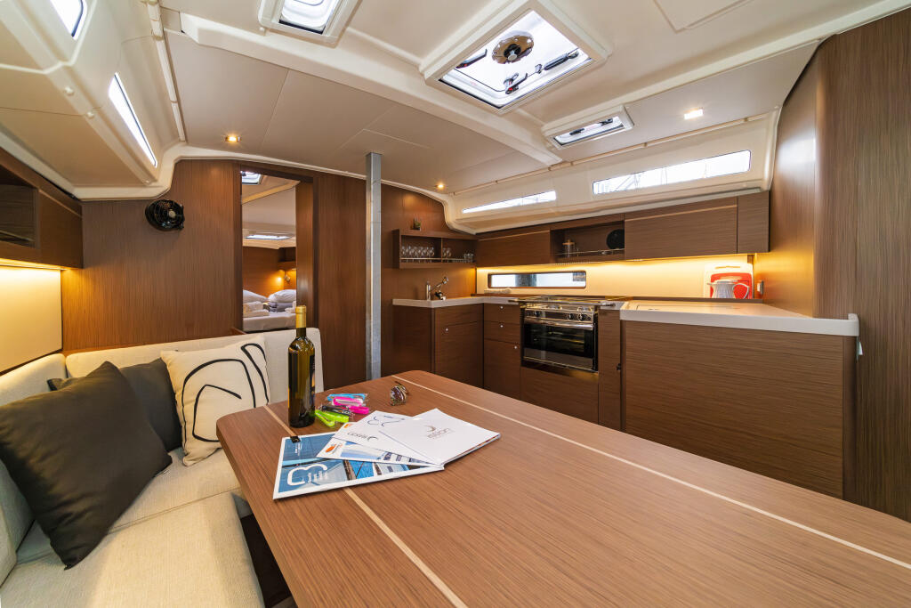 Oceanis 40.1 First Touch