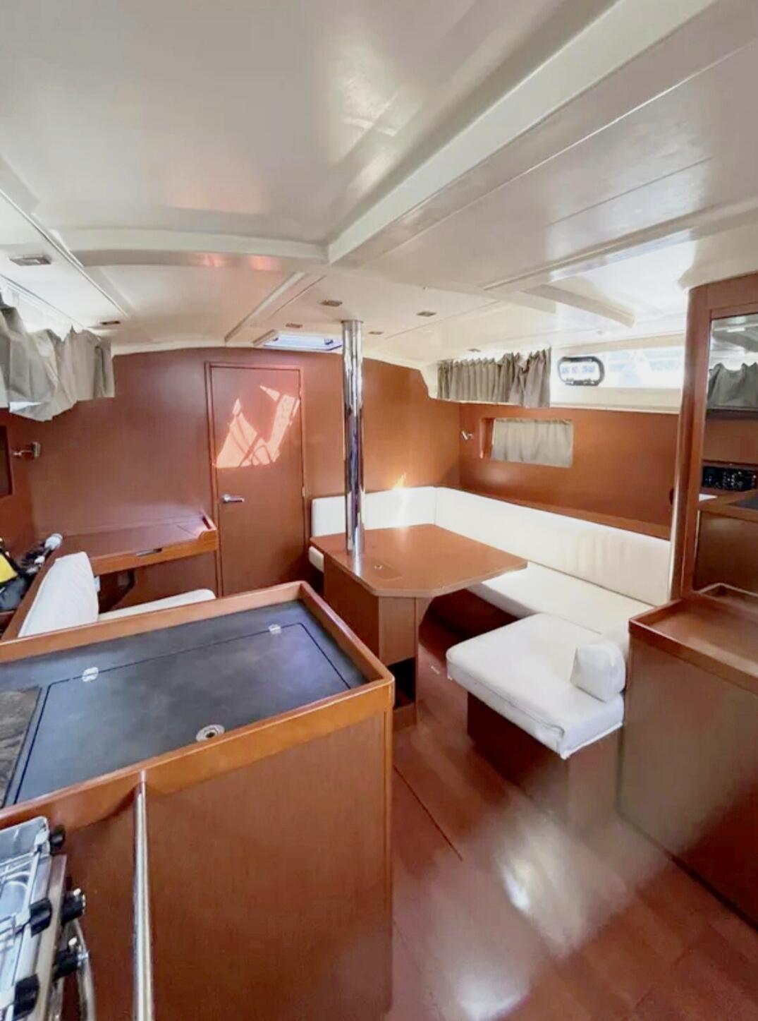 Oceanis 41.1 Black Lion