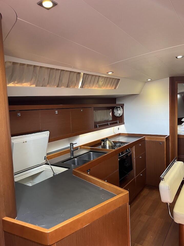 Oceanis 45 Beautiful Love