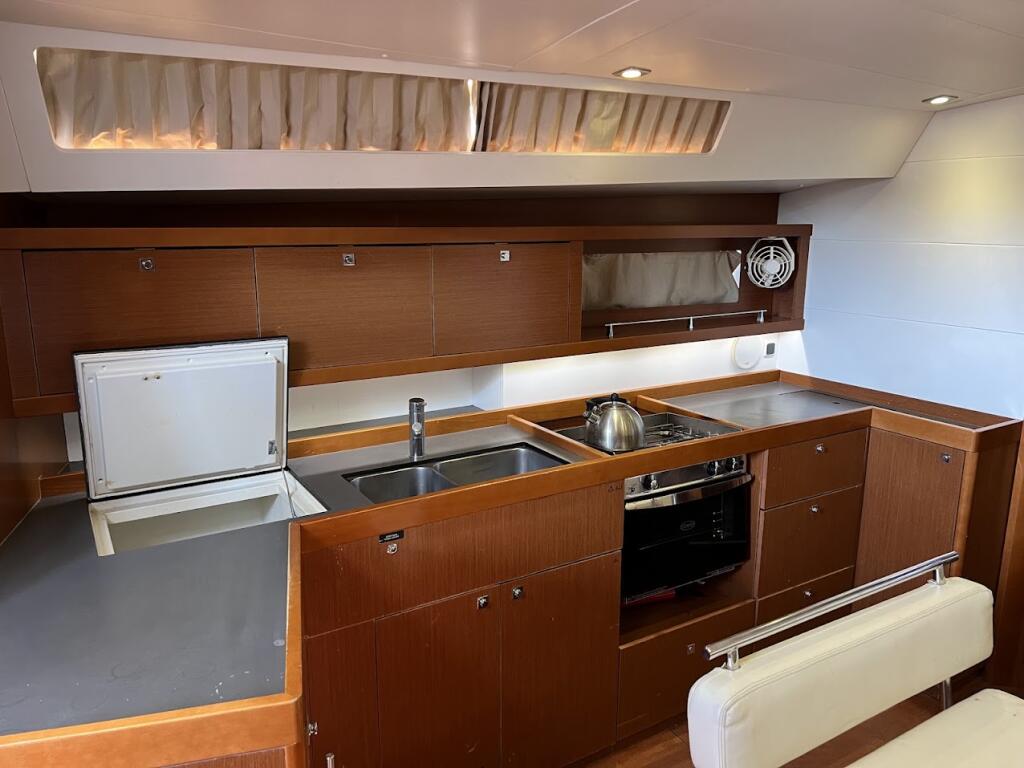 Oceanis 45 Beautiful Love