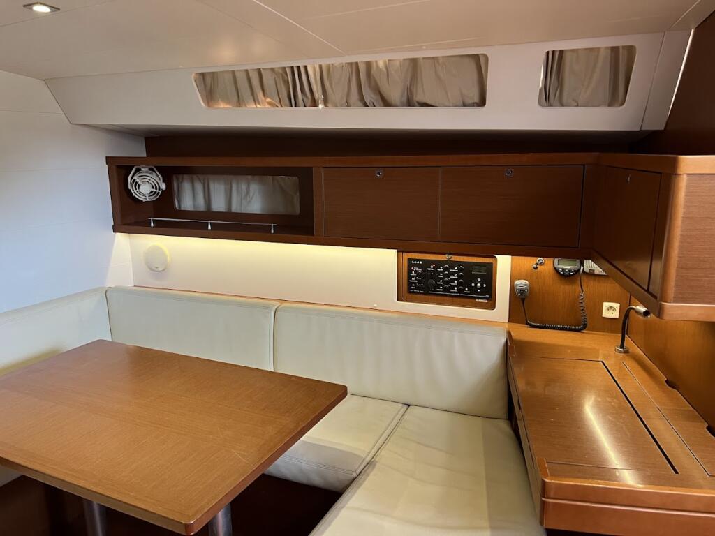Oceanis 45 Beautiful Love
