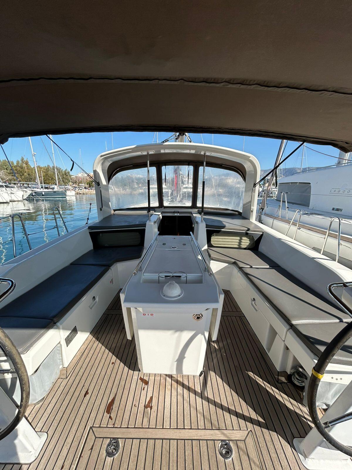 Oceanis 46.1 Blue Satellite
