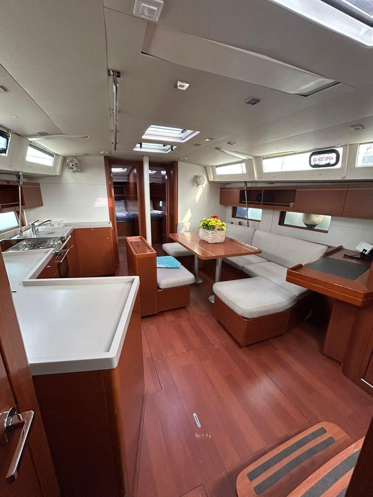 Oceanis 46.1 Blue Satellite