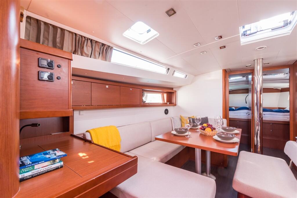 Oceanis 48 Flou
