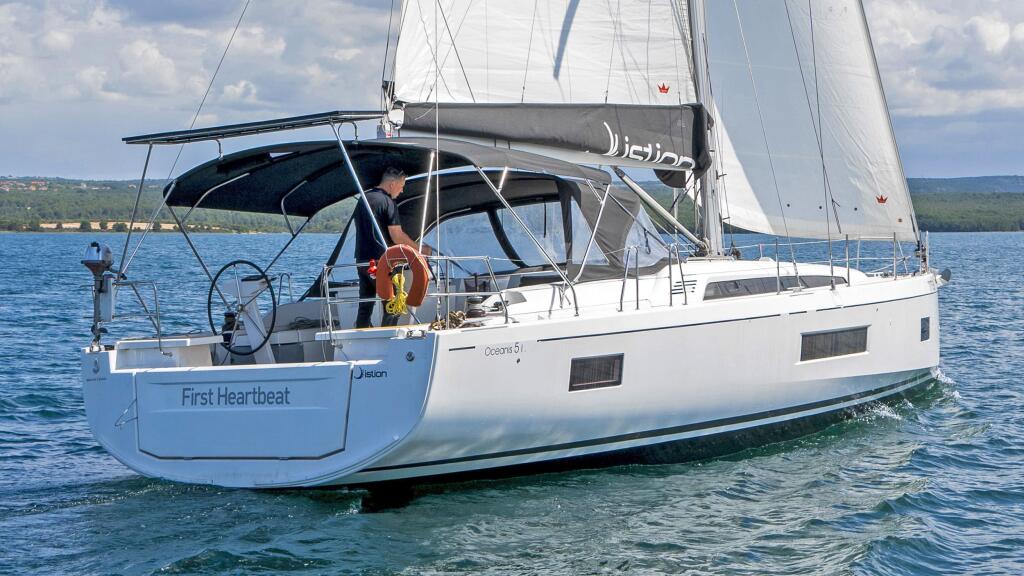 Oceanis 51.1 First Heartbeat