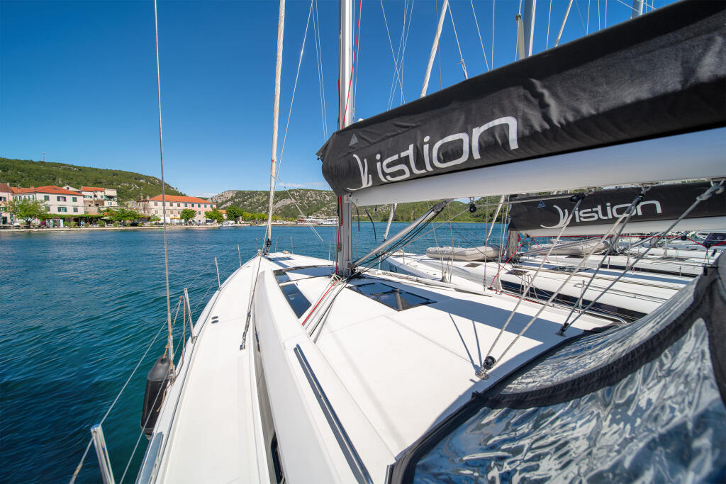 Oceanis 51.1 First Heartbeat