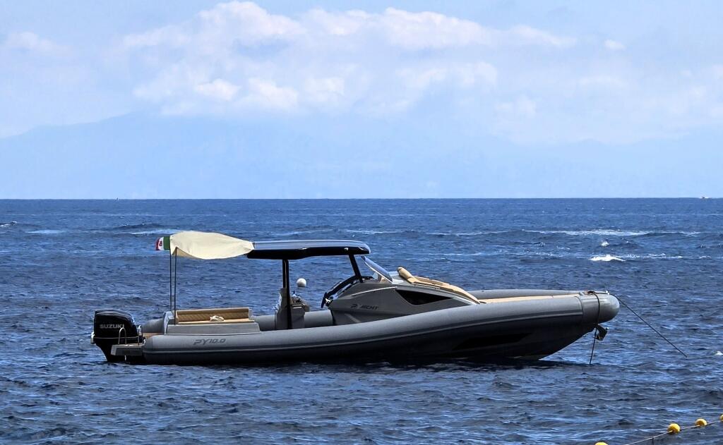 PY10.0 Cabin Black Shark